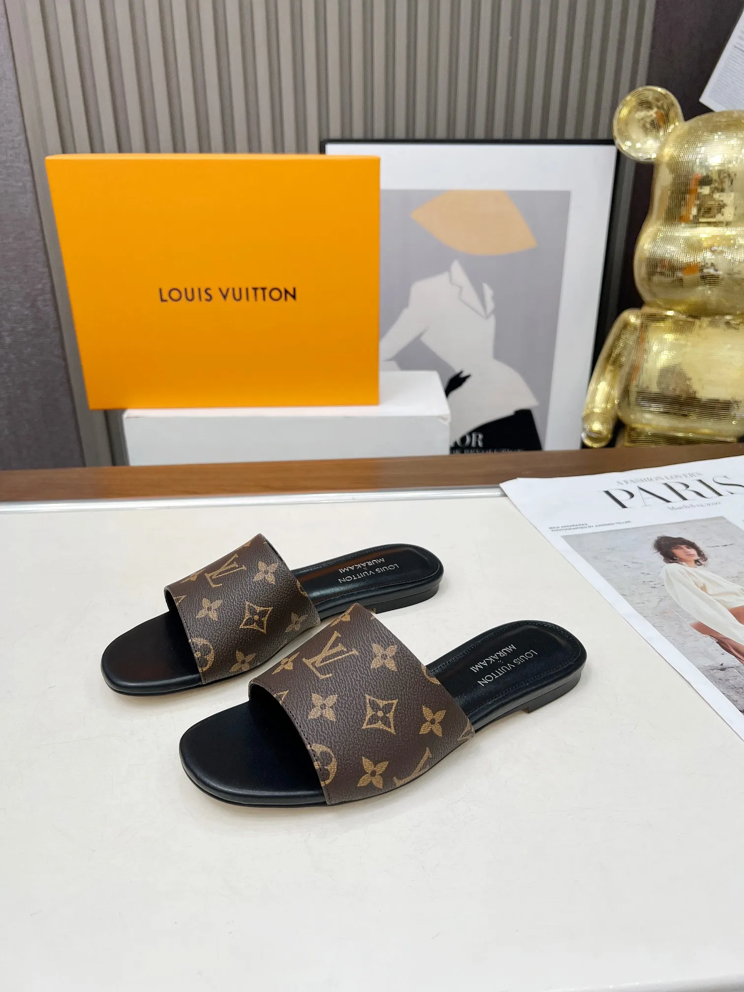 💕💕Factory direct selling price p380💕💕Vuiton’s latest 2025 spring and summer style. This sandal is from the Louis Vuitton The dotted LV logo on the upper brings a different visual feast to the hot summer. Color: coffee, white, black. Size: 35 to 40 (4142 can be customized, non-returnable and non-exchangeable) (leather sole can be customized +30 non-returnable and non-exchangeable)